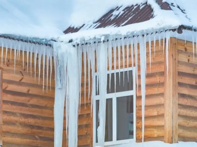 roof ice dam hanging